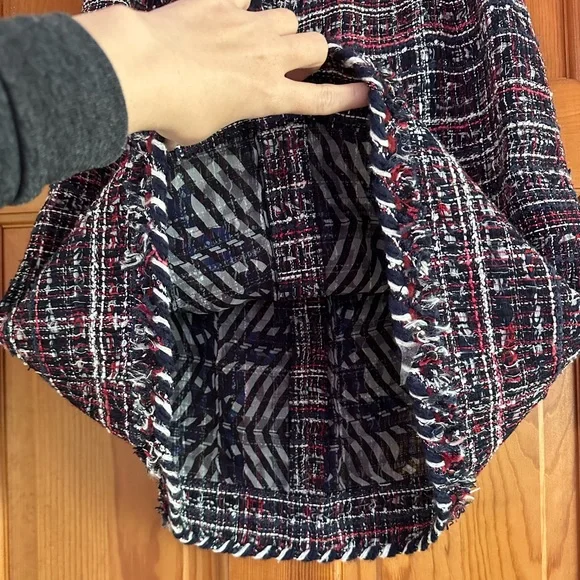 Chanel 08A Boucle Tweed Knee-Length Skirt 2008 Fall Collection by Karl Lagerfeld - Picture 9 of 16